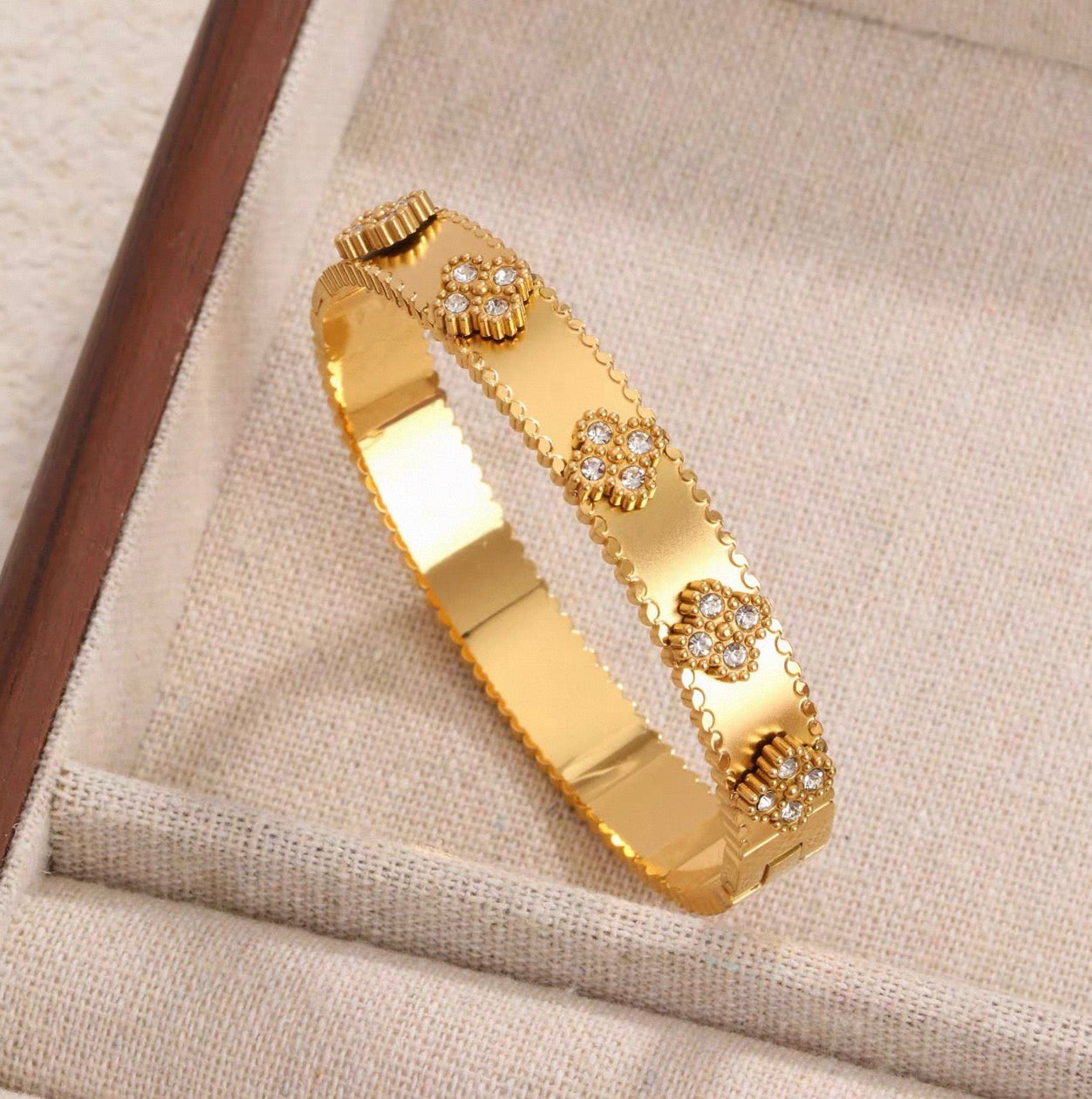 Ruby Crystal Alhambra Bangle – Luxury Gold Clover Bracelet for Women