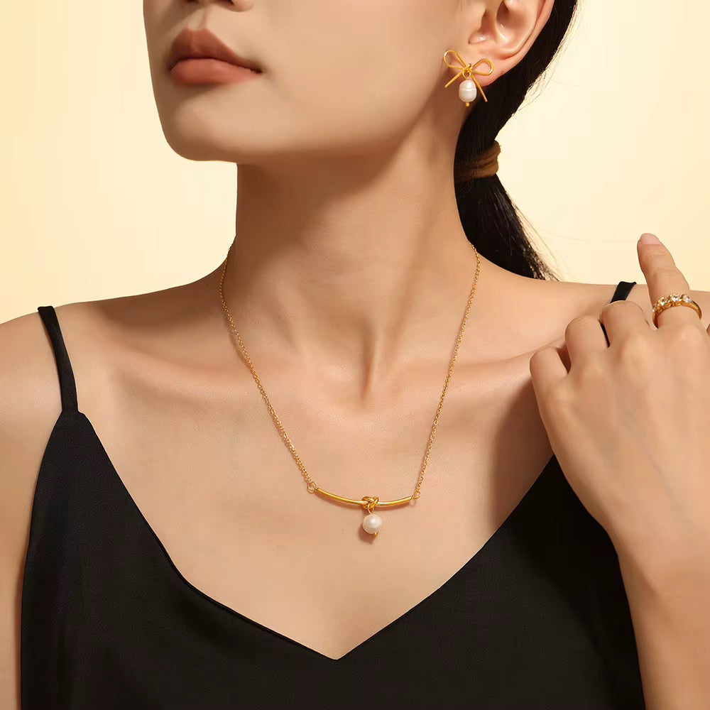 Elegant Gold-Tone Pearl Jewellery Set – Bow Design Necklace & Earrings