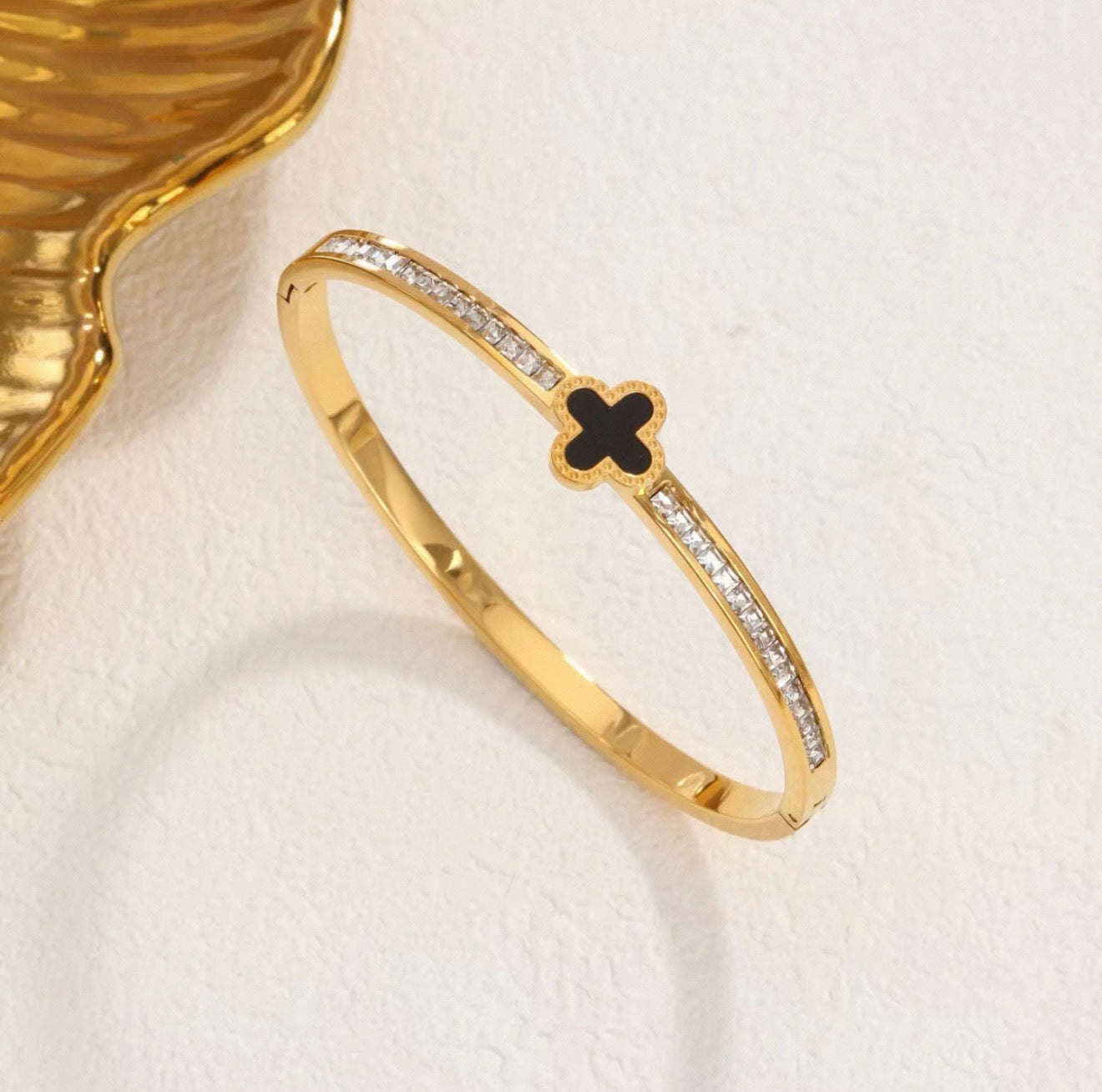 Luxe Clover Bangle