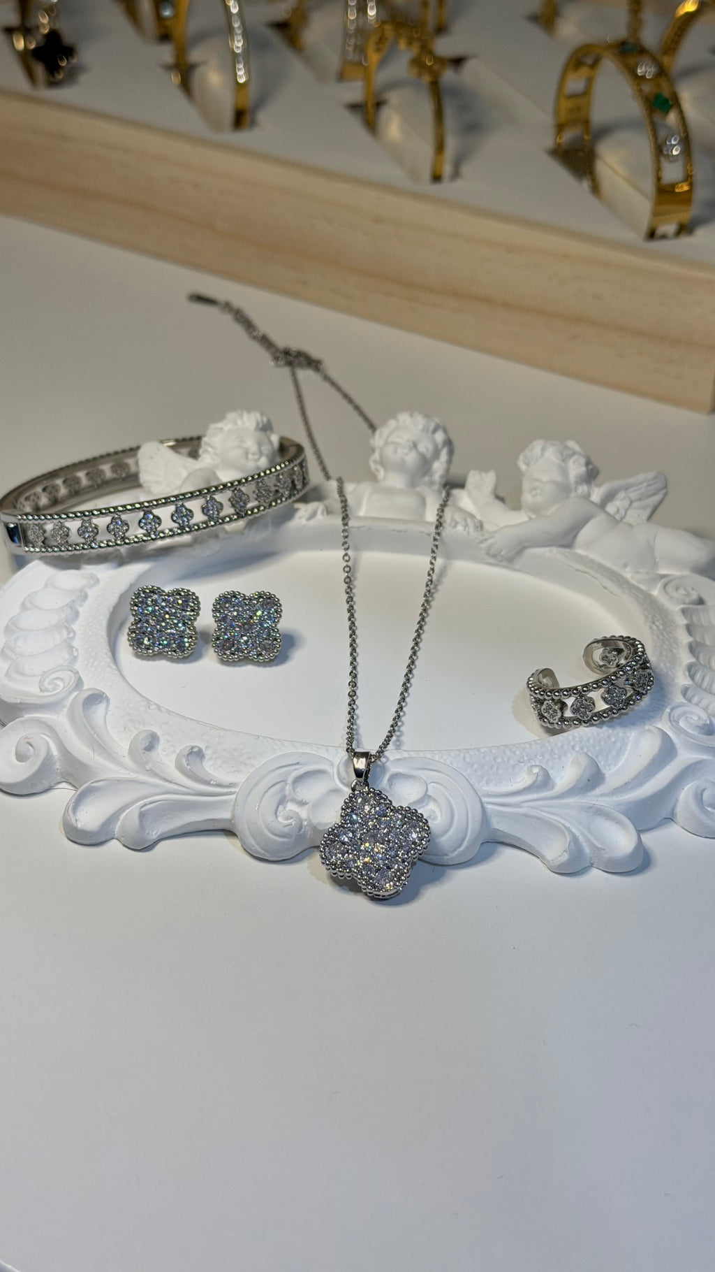 Quatrefoil Luxe Collection