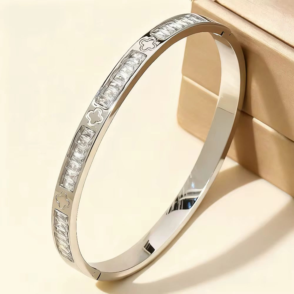 Luxury Stainless Steel Crystal Clover Bangle Bracelet – Waterproof, Hypoallergenic, Tarnish-Resistant Cuff for Women (Gold & Silver)