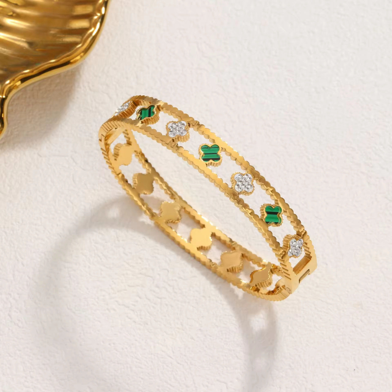 Exquisite Clover Bangle