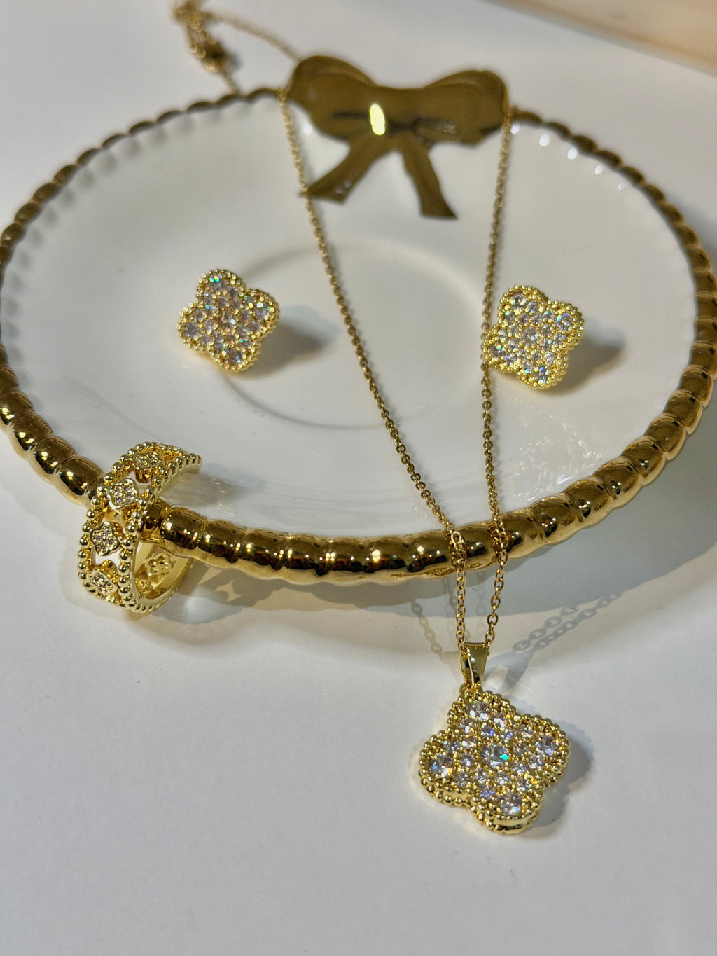 Golden Clover Luxe Collection