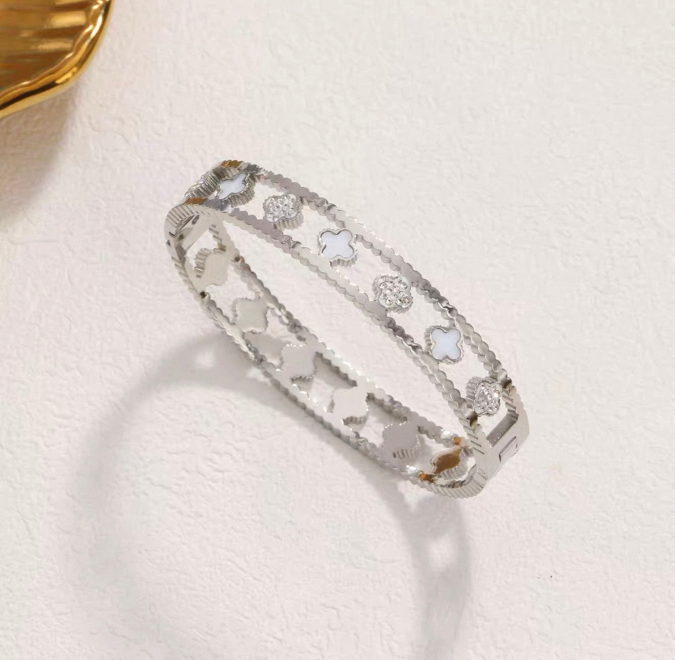 Exquisite Clover Bangle