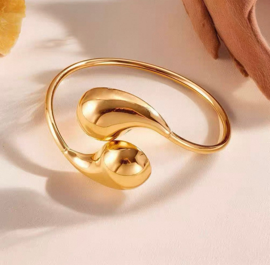 Elegant Sculptural Teardrop Bracelet