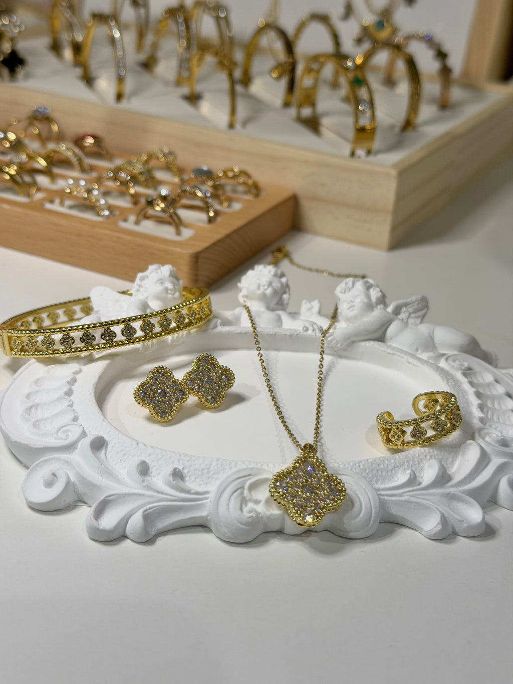 Quatrefoil Luxe Collection