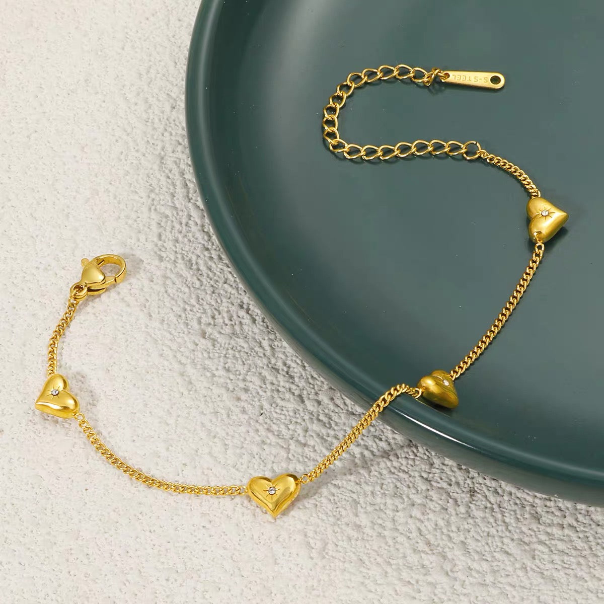 Amara Hearts Jewellery Set – Elegant 18K Gold-Plated Heart Necklace, Bracelet & Earrings Set