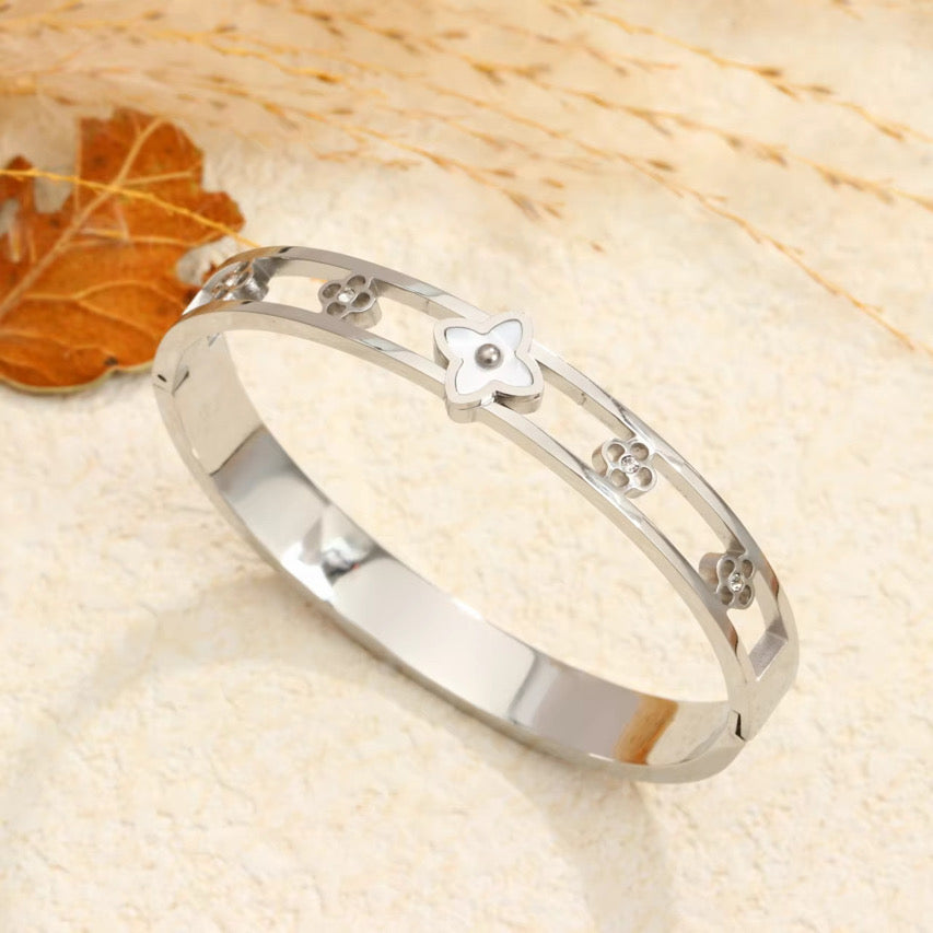 Clover Cut-Out Bangle – Elegant Clover Bracelet with Shell & Crystal Detail