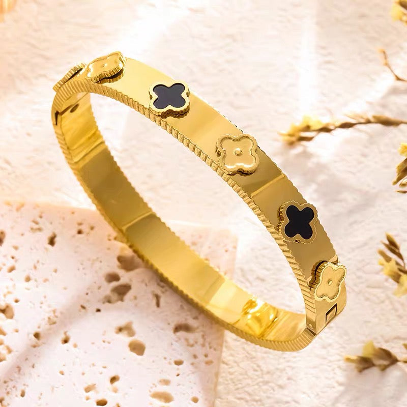 Luxurious Four-Leaf Clover Stainless Steel Bangle