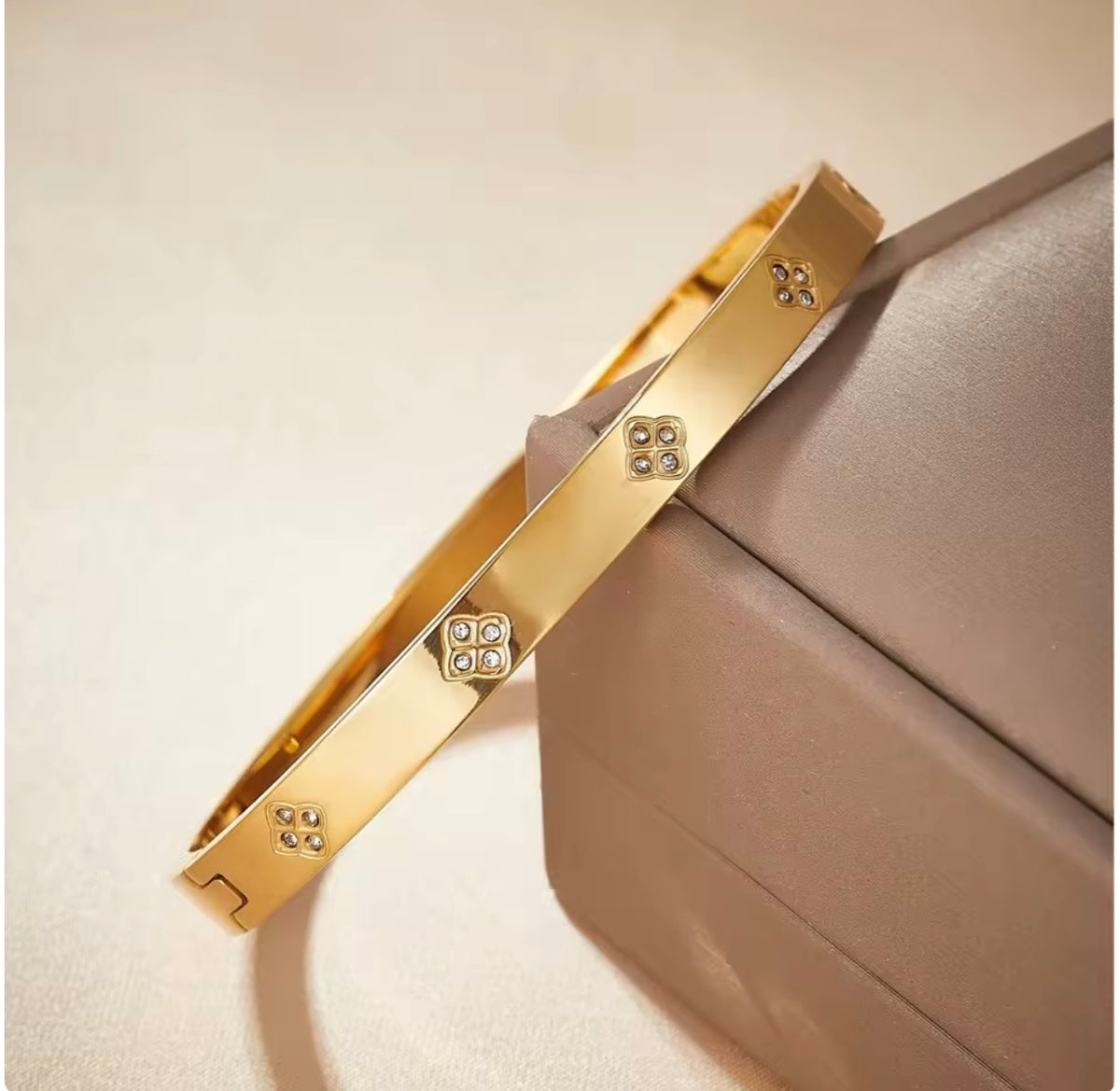 Golden Elegance – Crystal Embellished Nail Bangle Set