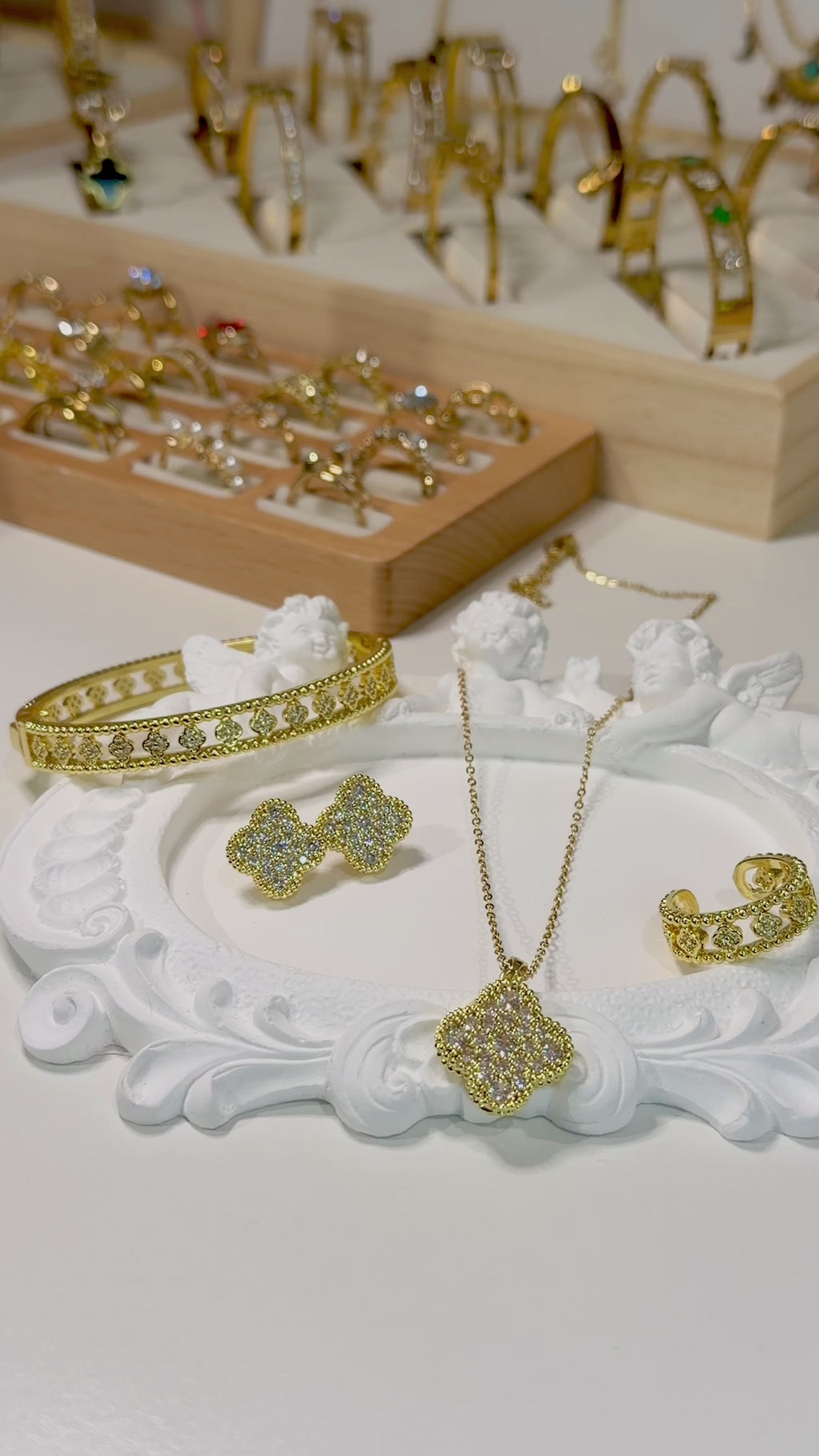 Quatrefoil Luxe Collection