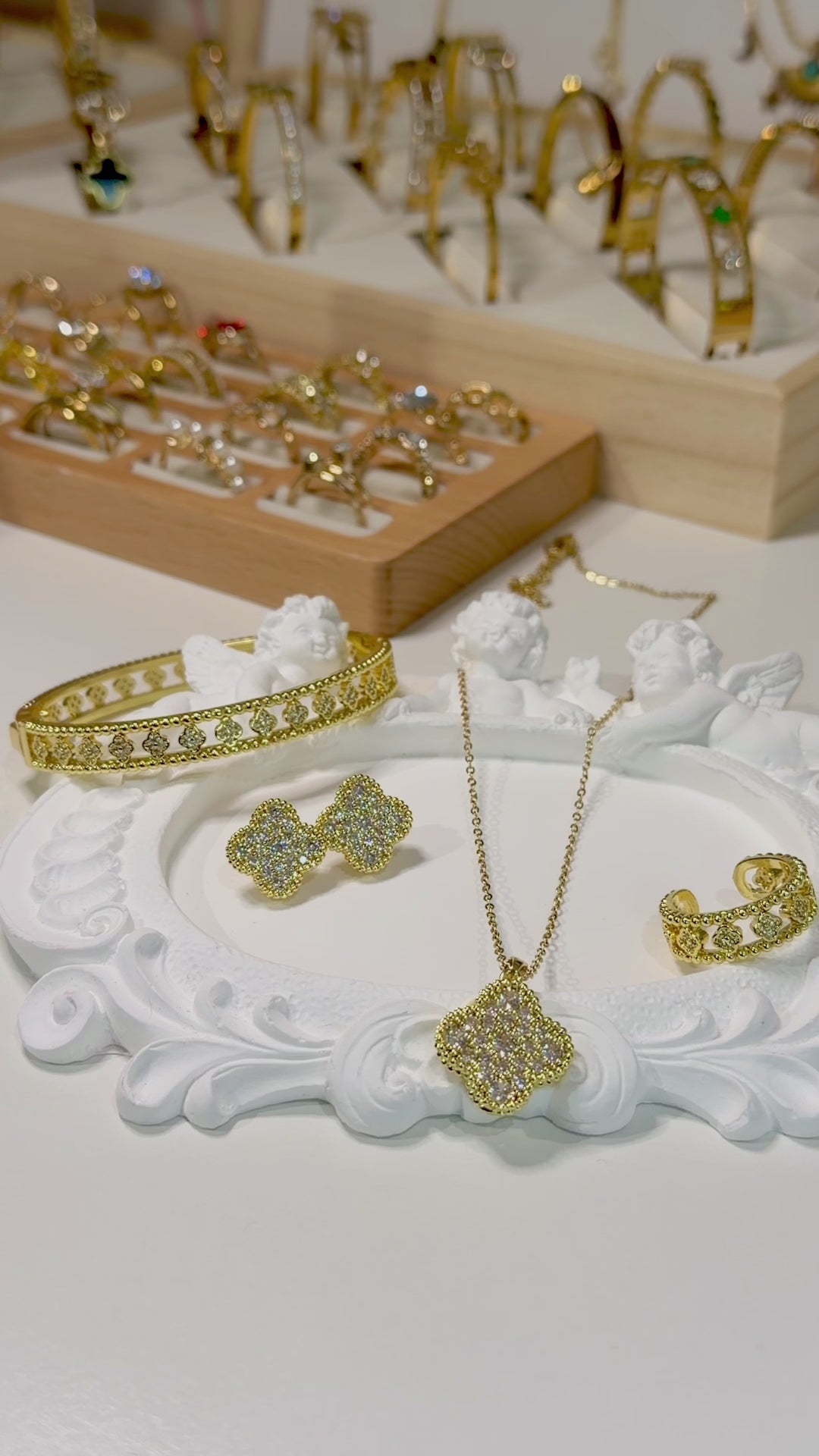 Quatrefoil Luxe Collection