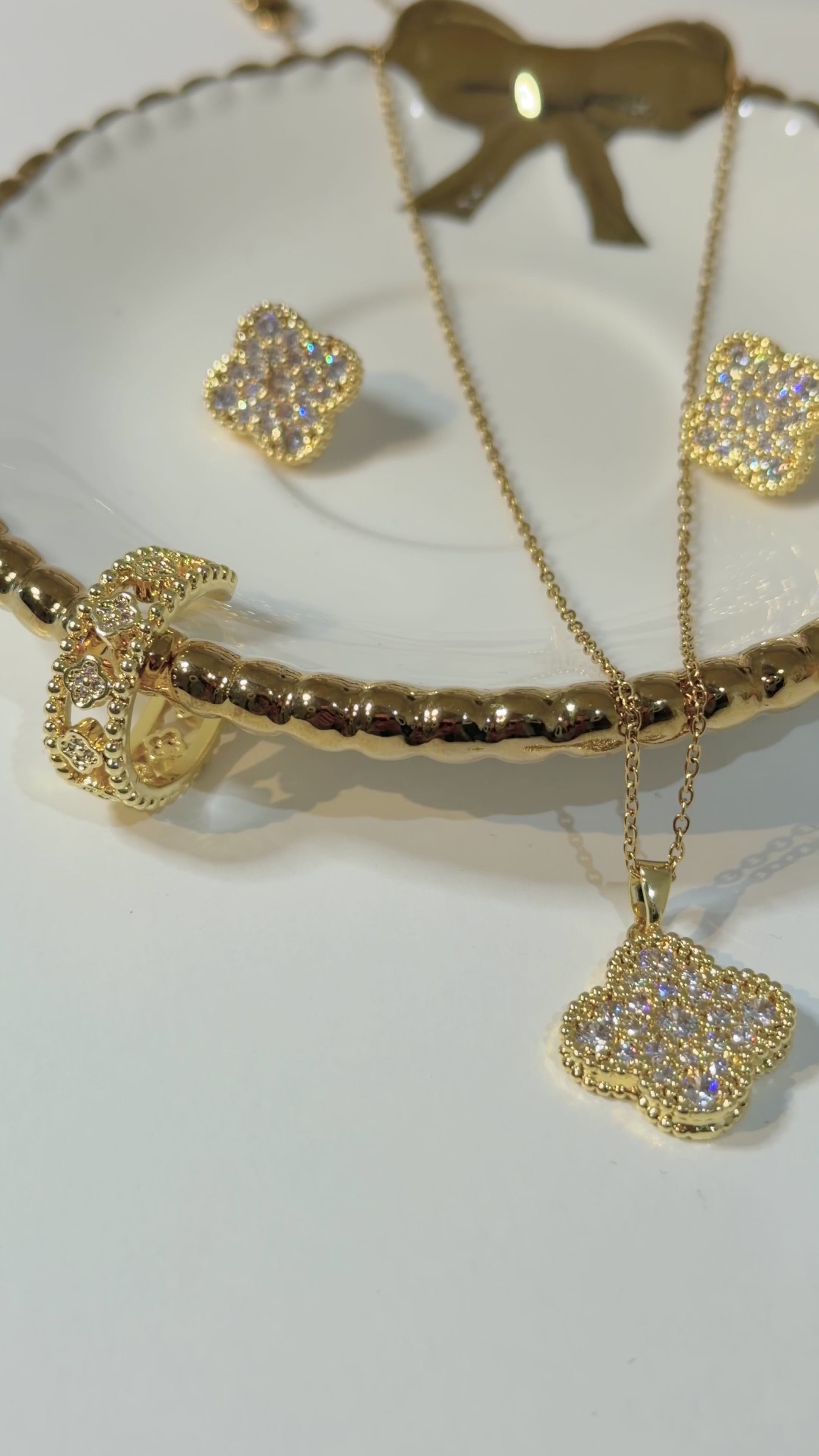 Golden Clover Luxe Collection